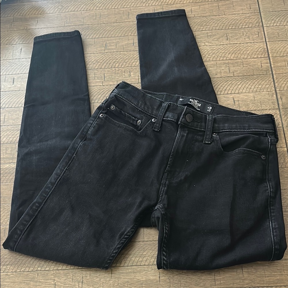 28” x 32” Hollister Black Skinny Jeans